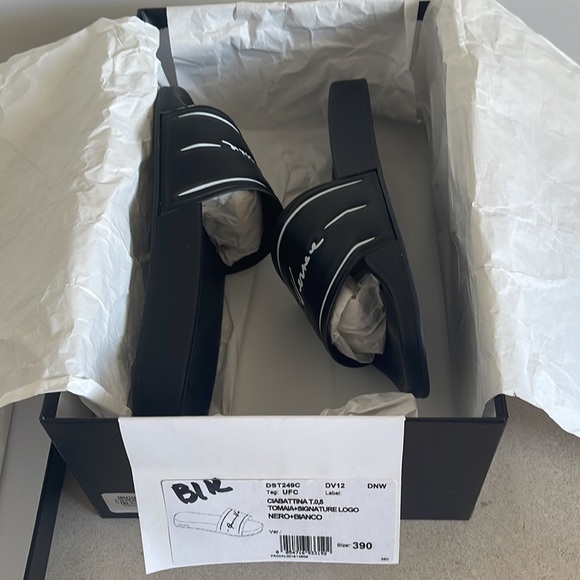 PRE-OWNED - Versace Gianni Versace DST249C Signature Pool Slides. SIZE 39 BLACK - Picture 5 of 6